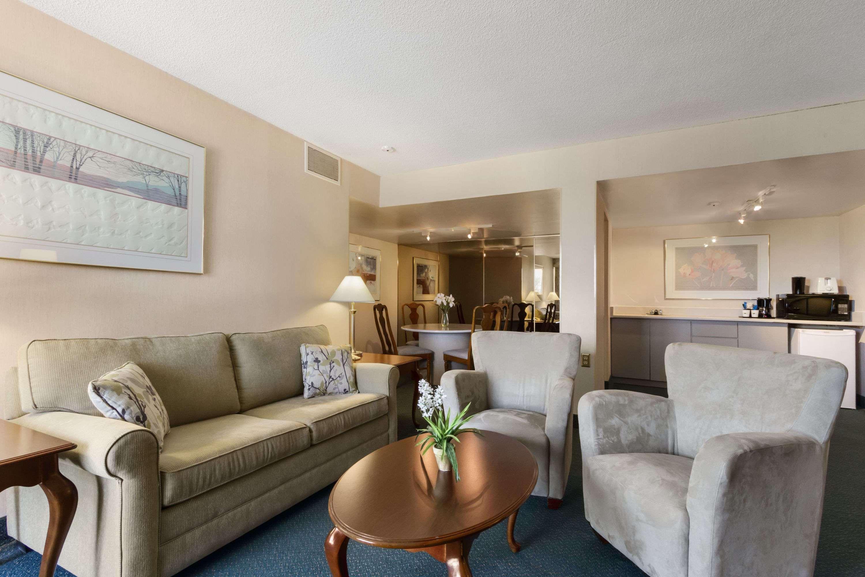 Ramada By Wyndham Harbourview Conference Center Hotel