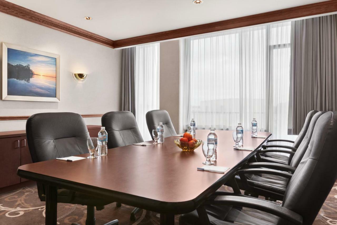 Hotel Ramada By Wyndham Harbourview Conference Center Belleville