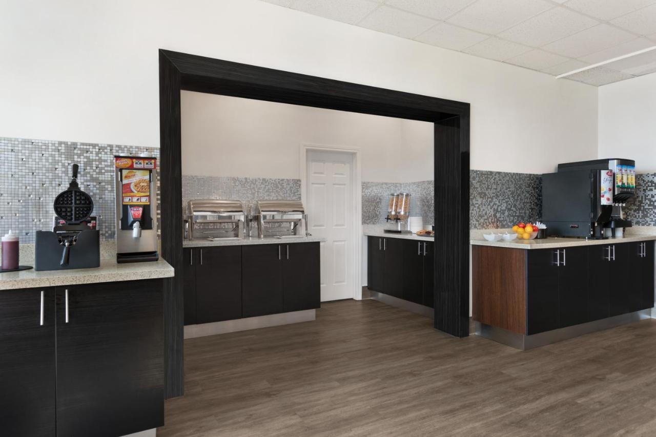 Ramada By Wyndham Harbourview Conference Center Hotel