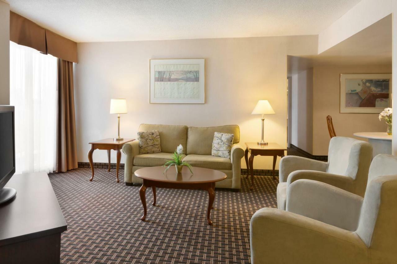Ramada By Wyndham Harbourview Conference Center Hotel